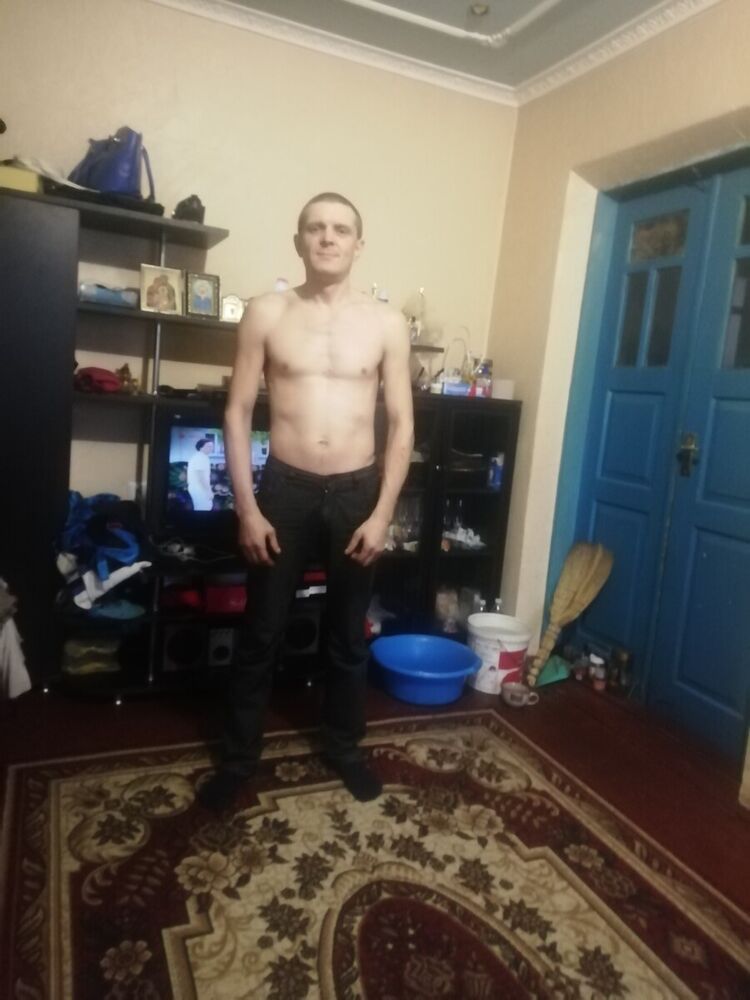  22073649  Viktor, 45 ,    