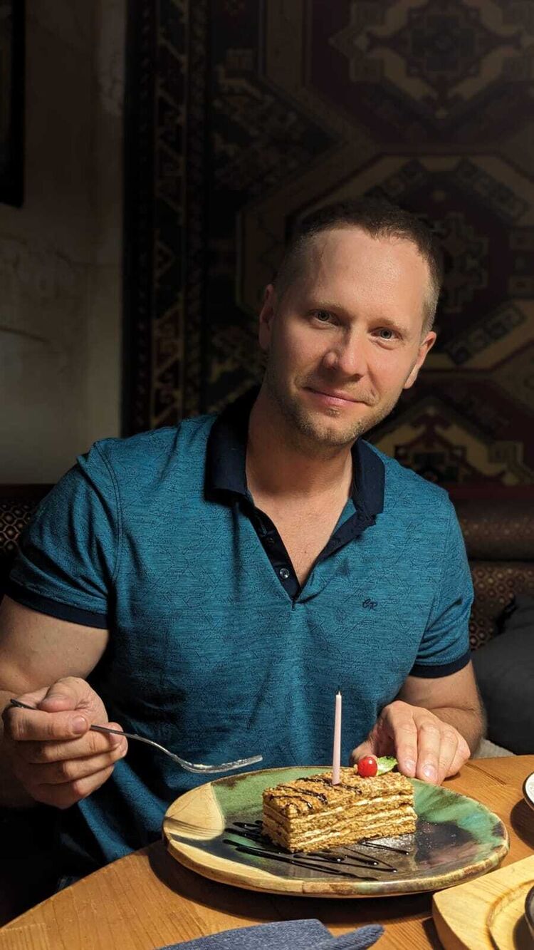  50294219  Pavel, 43 ,    