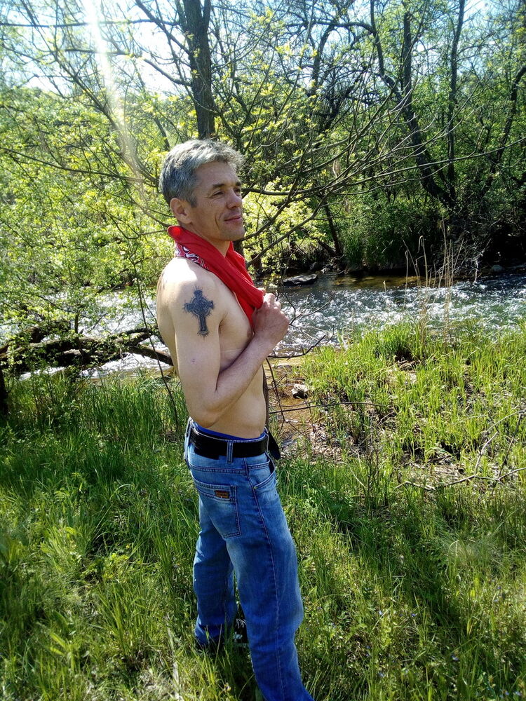  16039349  Artem, 46 ,    