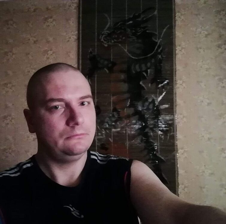  39995499  Ivan, 44 ,    