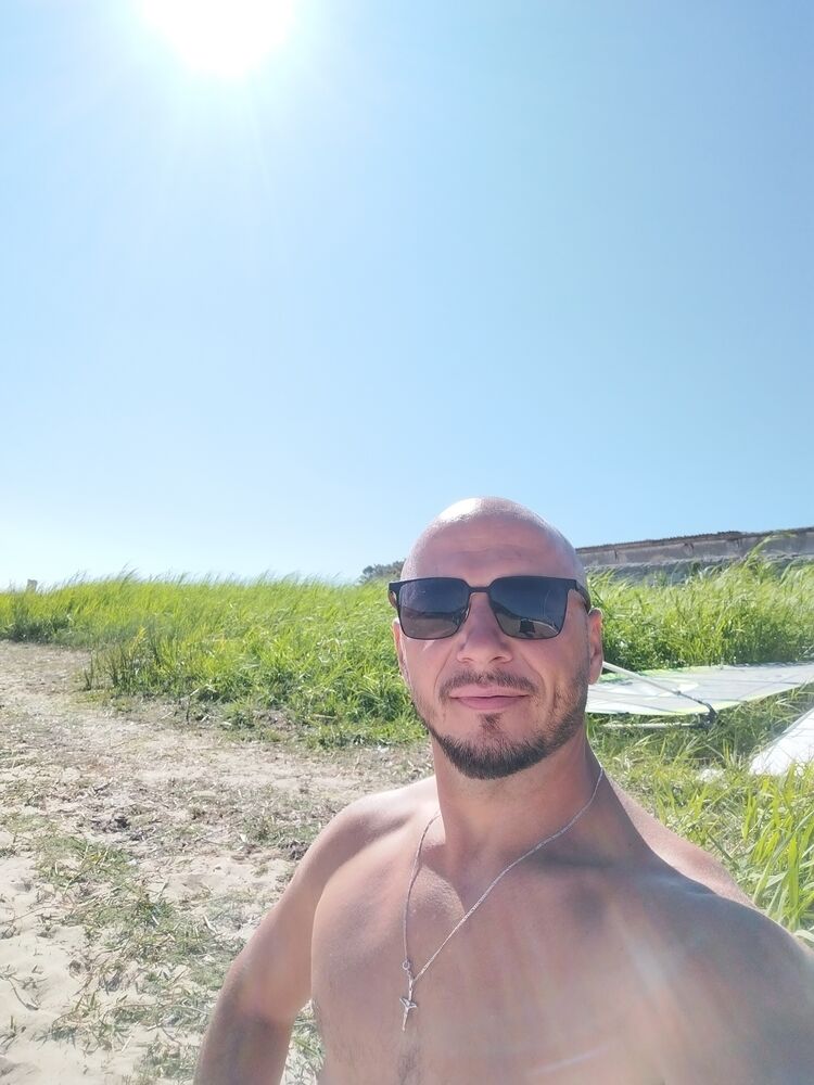  45763819  Alex, 37 ,    