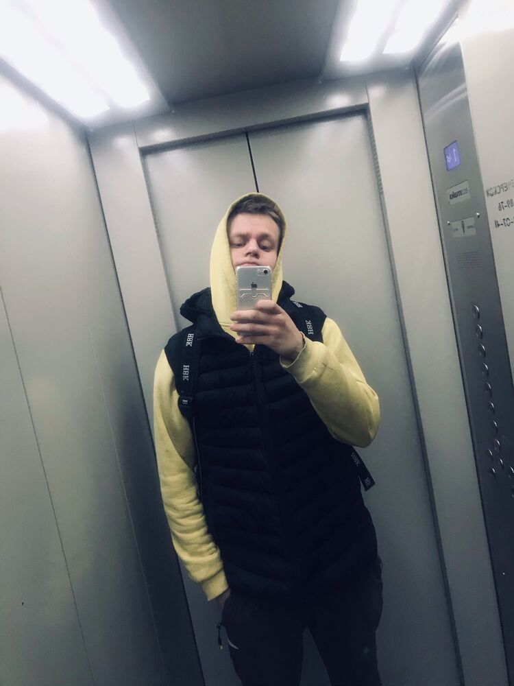  41295929  Svetozar, 26 ,    