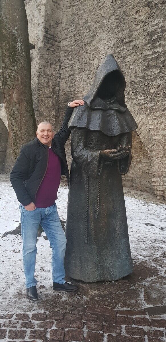  20632899  Volli, 48 ,    