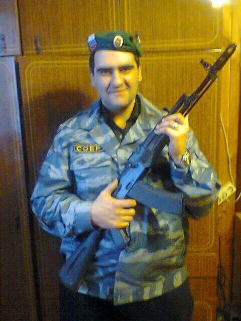  14938109  Artur, 48 ,    