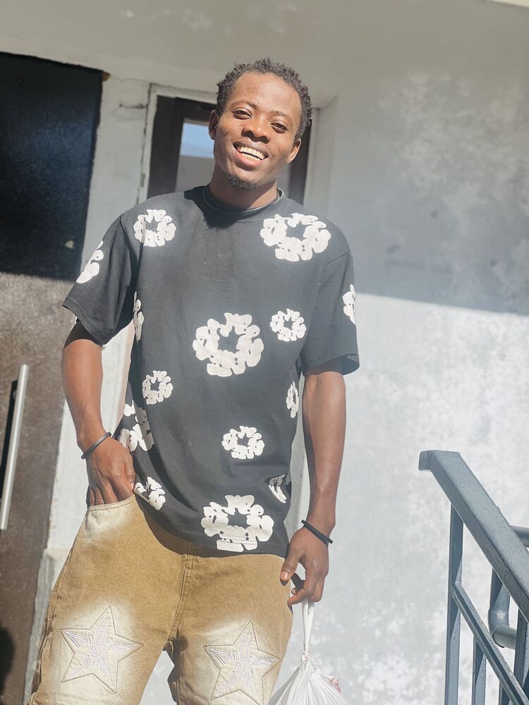  53482179  Assimiou, 25 ,    