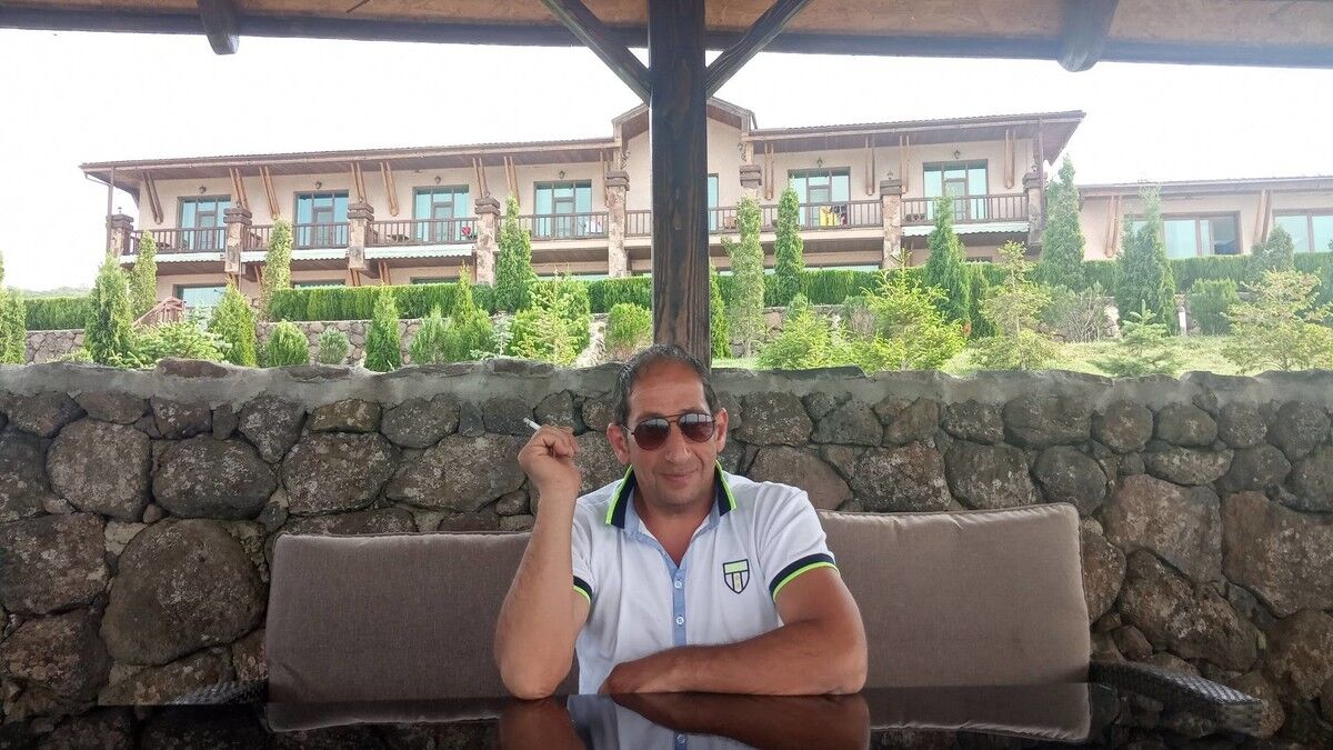  18451969  Raffi, 48 ,    