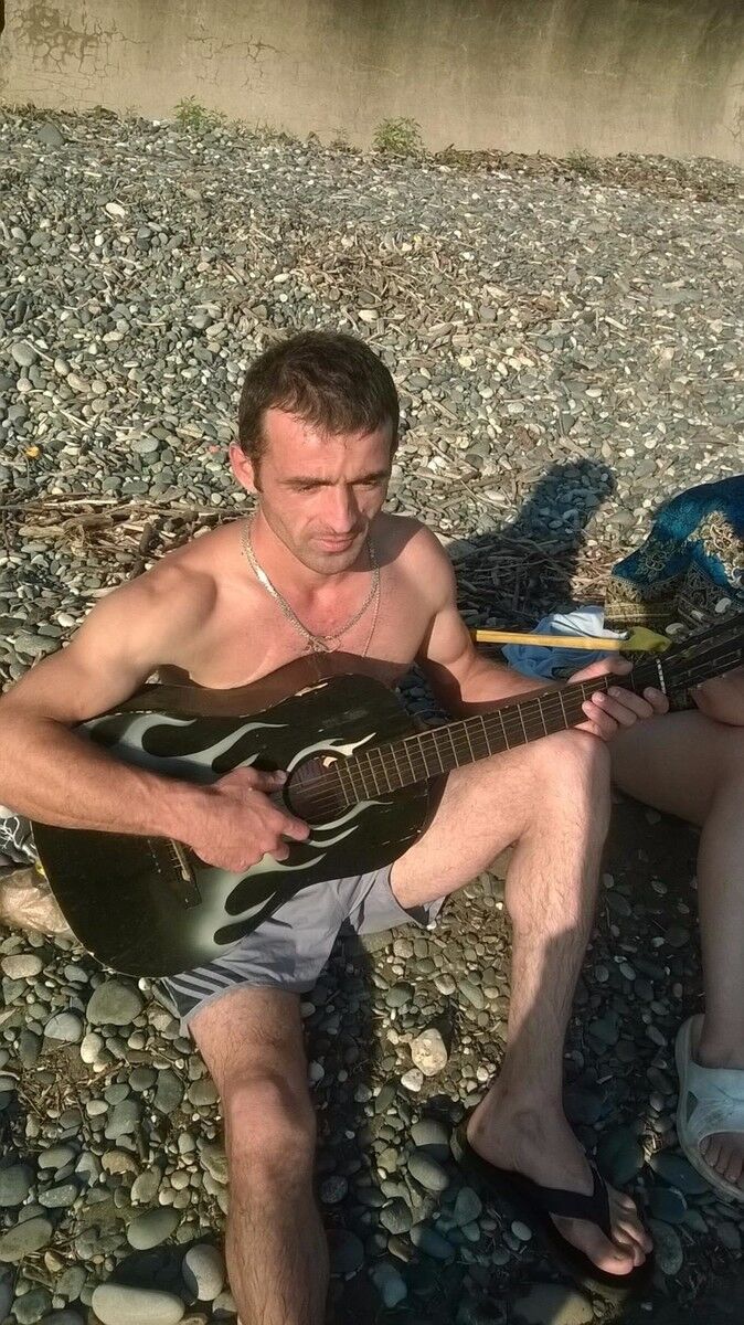  6428169  Robert, 40 ,    