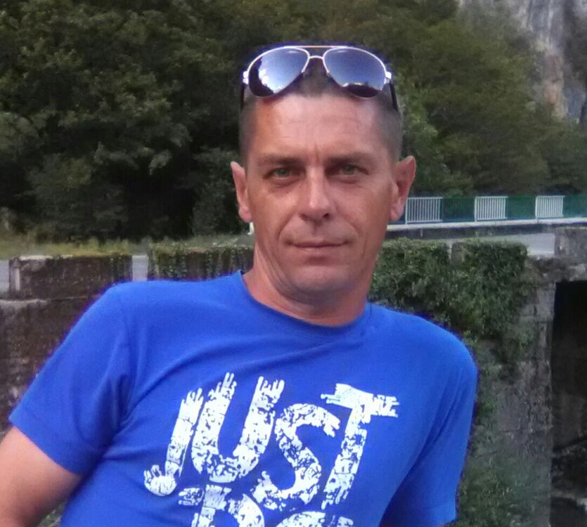  8647889  Vadim, 49 ,    