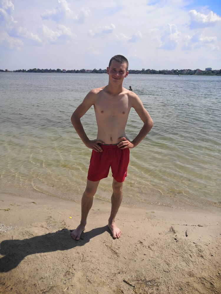  41781649  , 28 ,    
