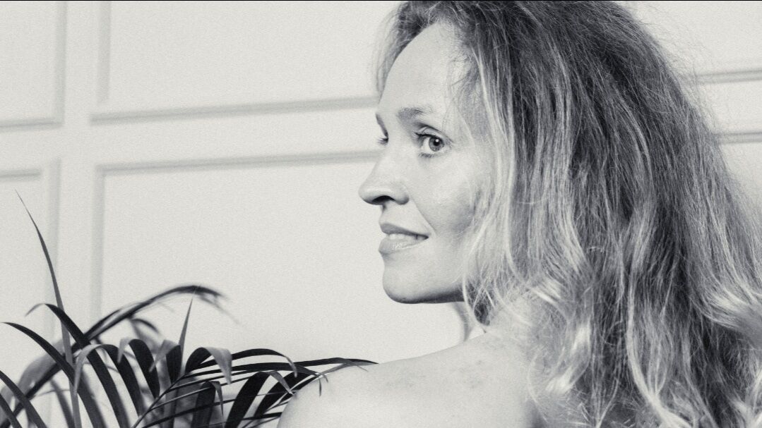  53858129  , 44 ,    Nicosia