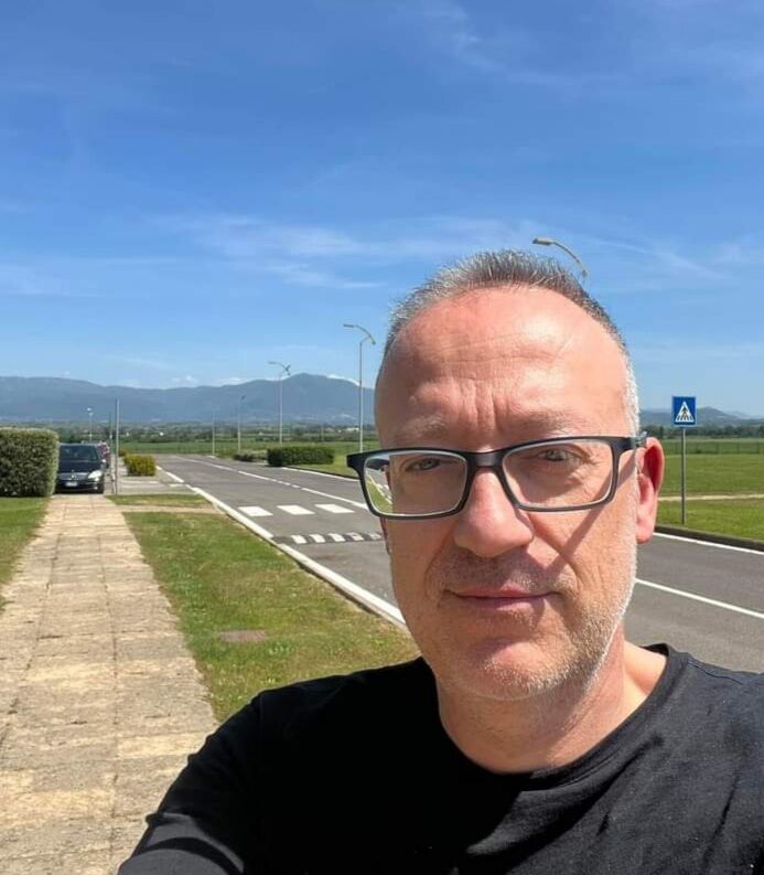  44317899  James, 57 ,    Charenton-Le-Pont