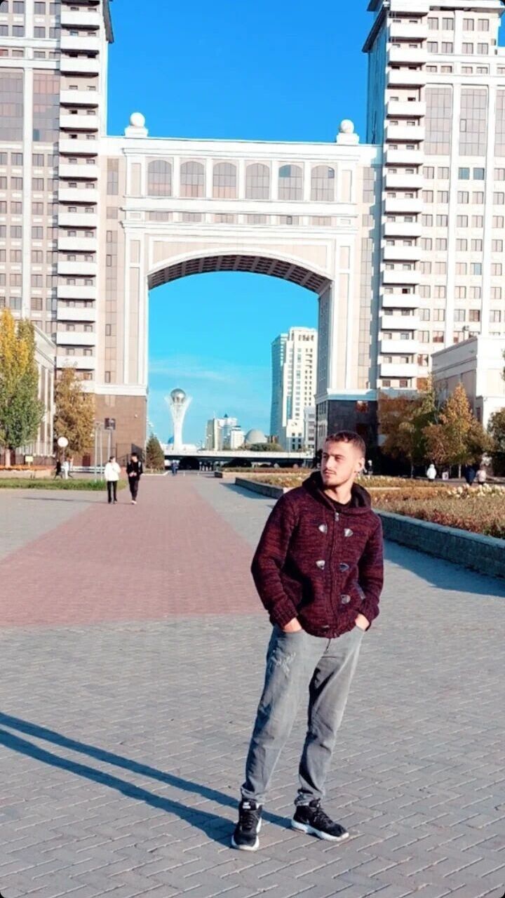  39628929  Gezim, 26 ,    