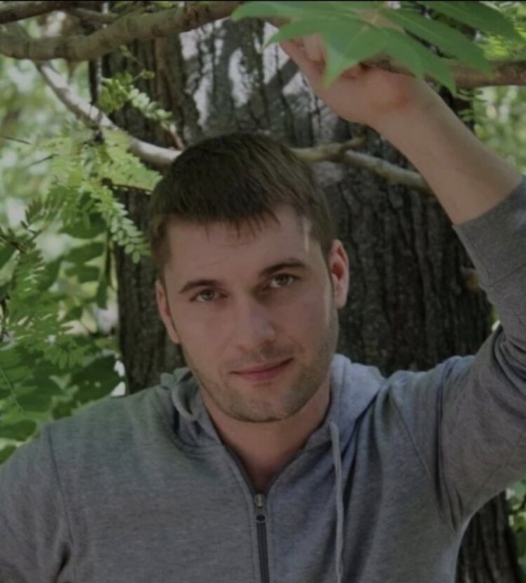  53373949  , 37 ,    -