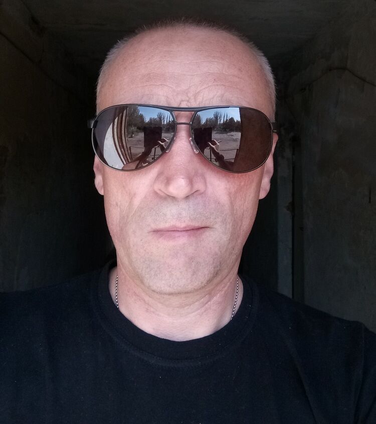  19607919  Sergei, 50 ,    