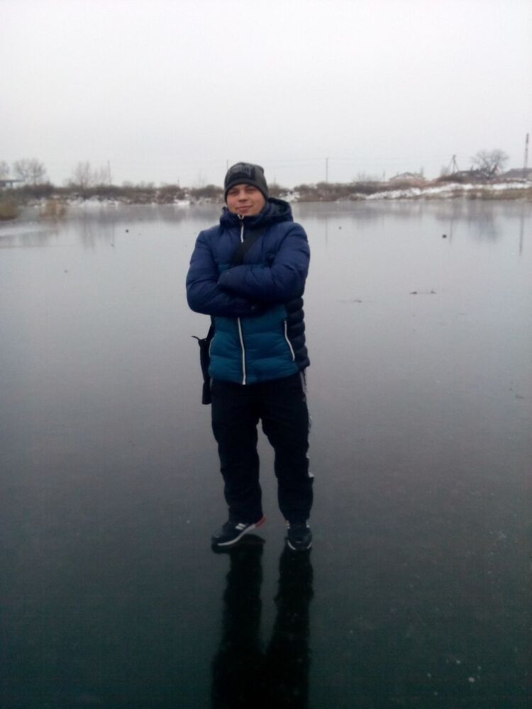  19866769  Slavik, 32 ,    