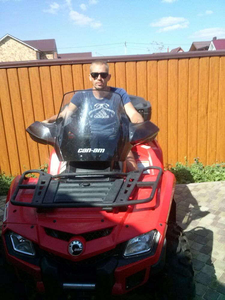  39201209  Anton, 41 ,    