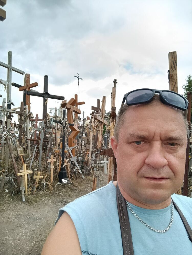  49287039  Viktor, 49 ,    