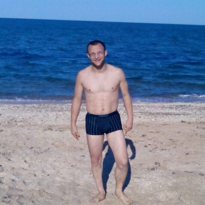  10009179  Mykola, 35 ,    