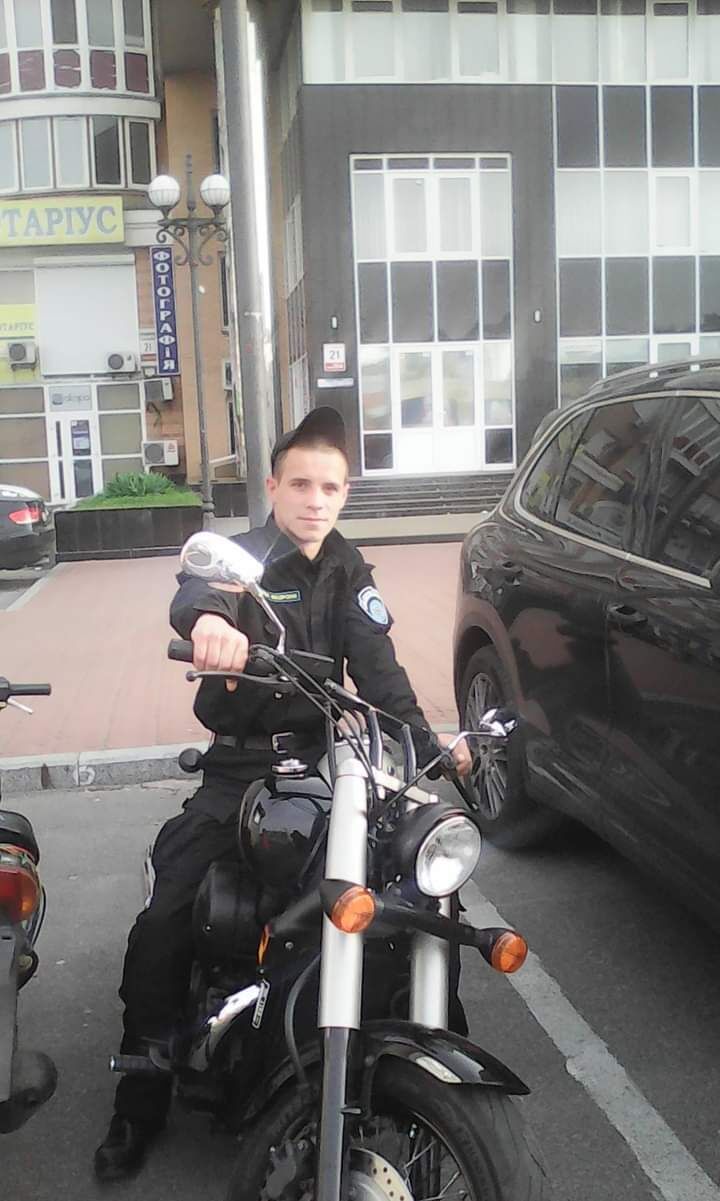  24752359  , 33 ,    