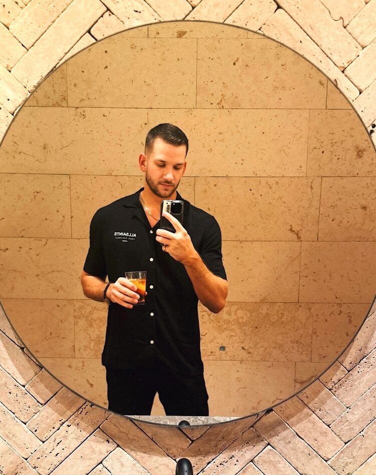  54098799  , 37 ,    -