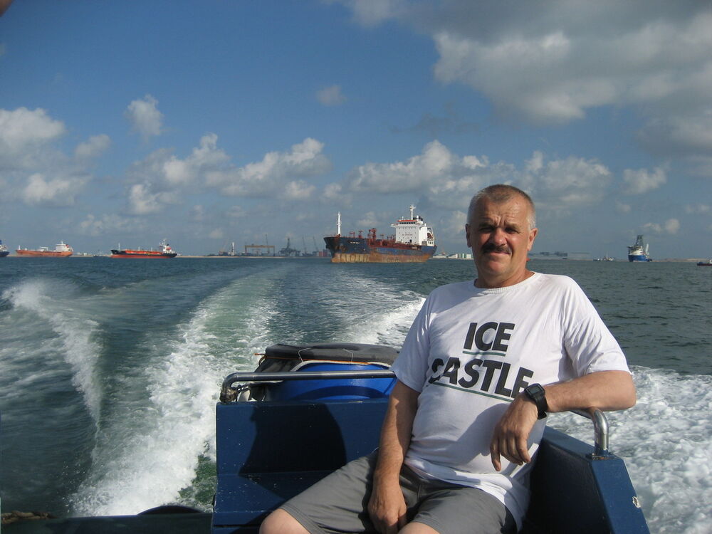  6708219  Eduard, 69 ,    