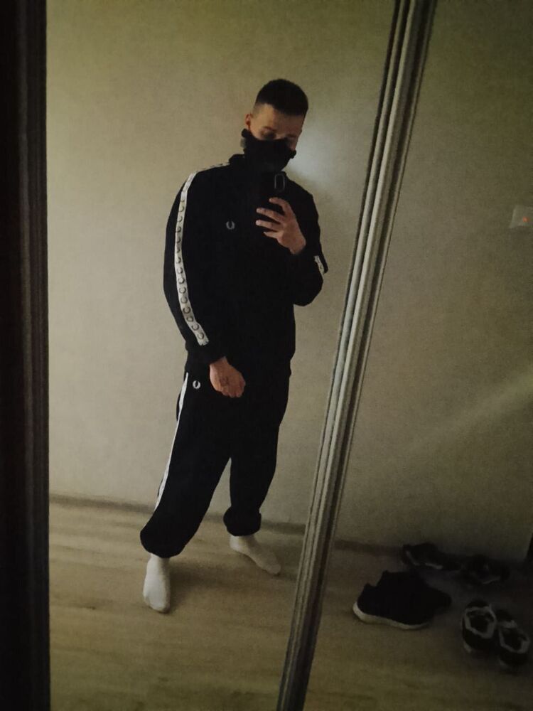  53925689  Artem, 20 ,    