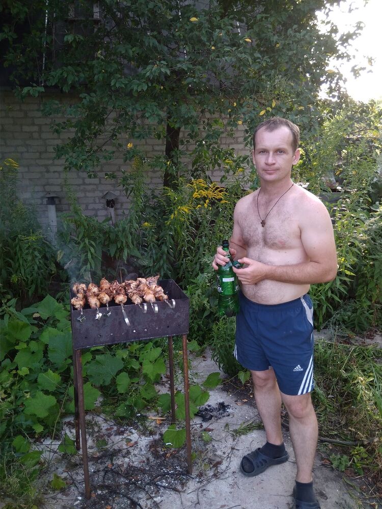  13071219  Sergey, 42 ,    