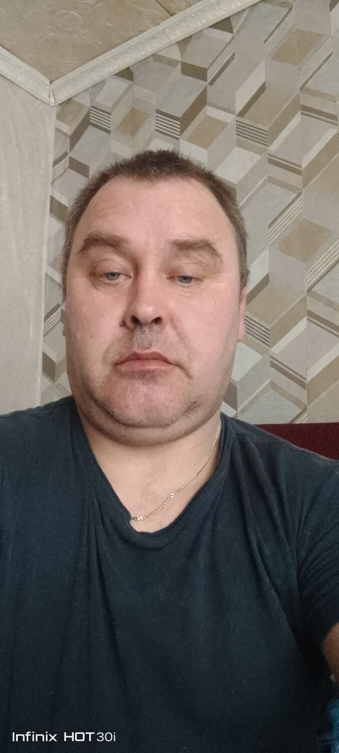  44192869  Alexander, 42 ,    