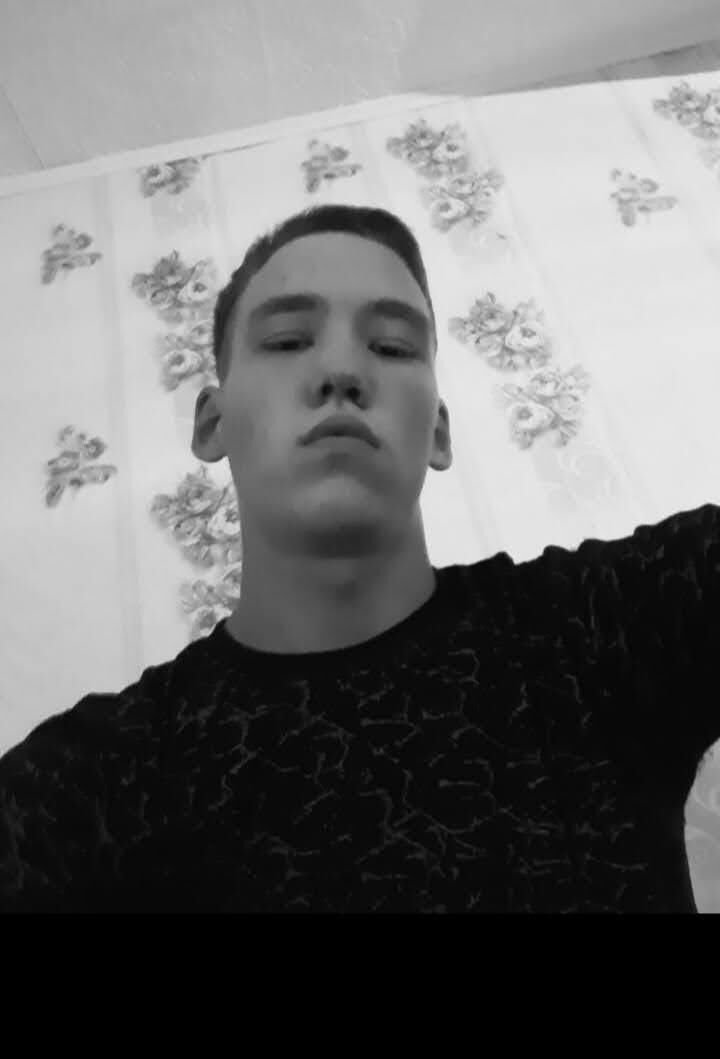  31539119  Alexander, 21 ,    