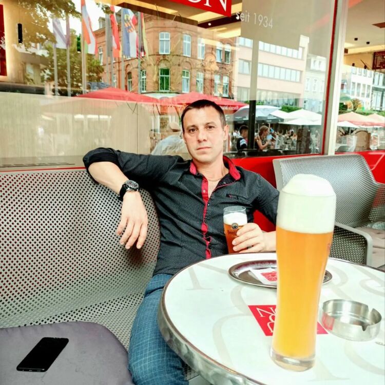  53379079  , 44 ,    Neuwied