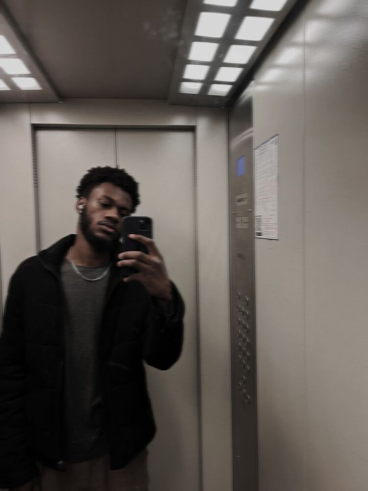  51545019  Vince, 25 ,    