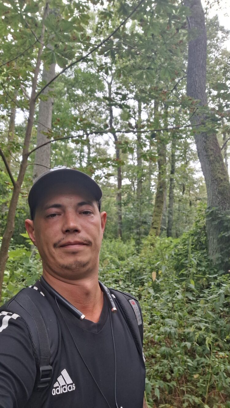  53715729  Eduard, 33 ,    
