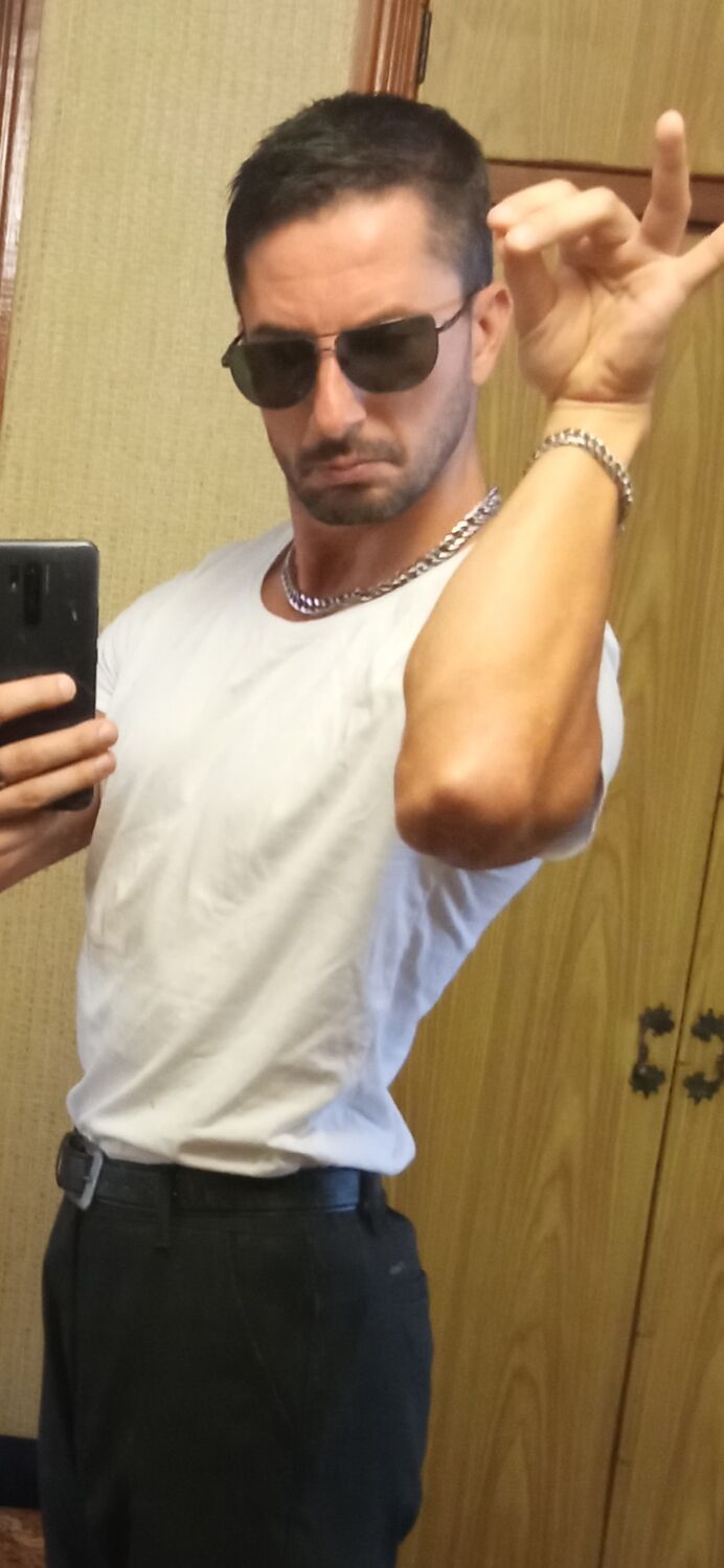  45060069  Artem, 36 ,    