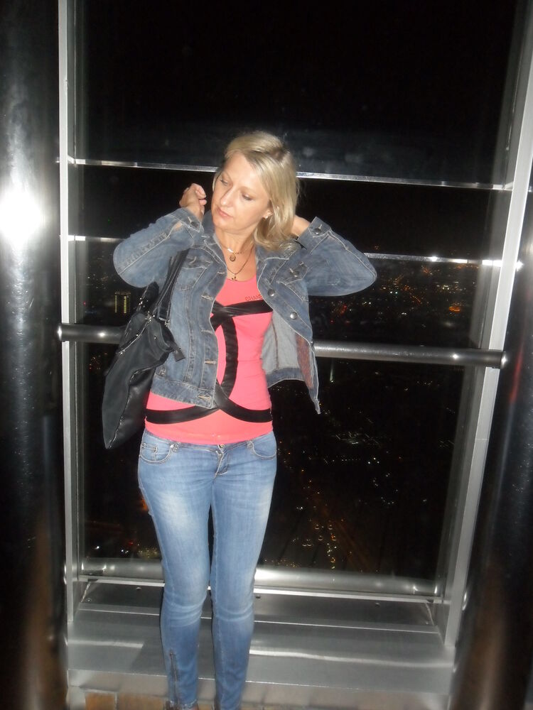  53558709  Lena, 37 ,    