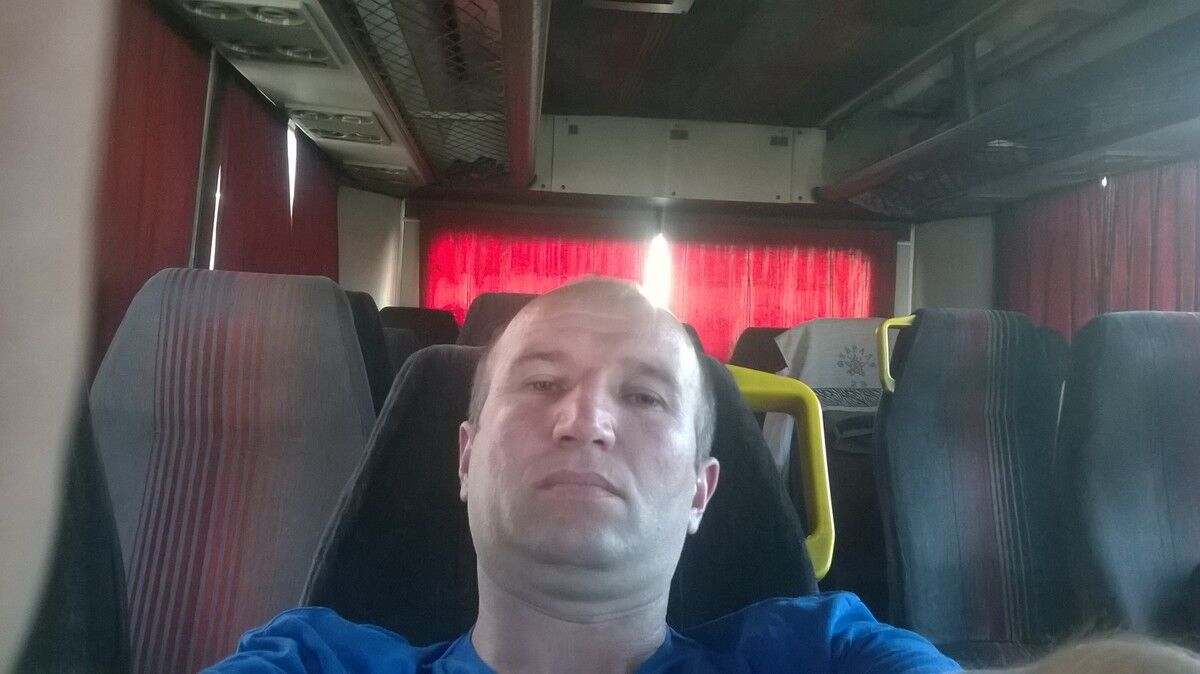  ,   Viktor, 43 ,  