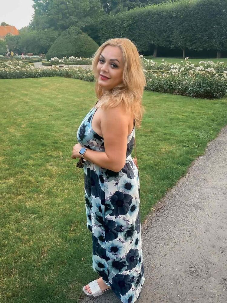  ,   Elena, 53 ,   c 
