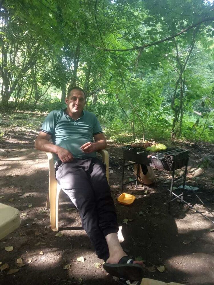  38728529  Arman, 40 ,    