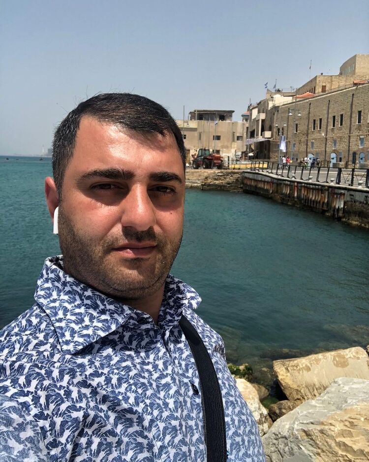  ,   Artur, 43 ,   ,   