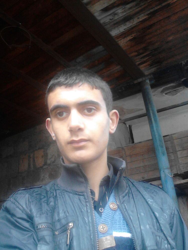  ,   Armen, 34 ,   ,   