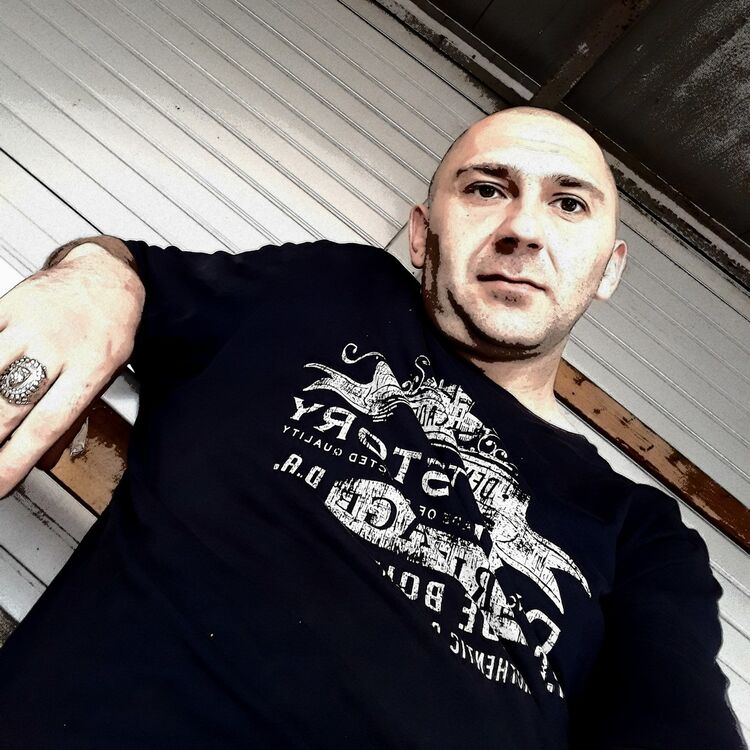  ,   Artur, 41 ,   , 