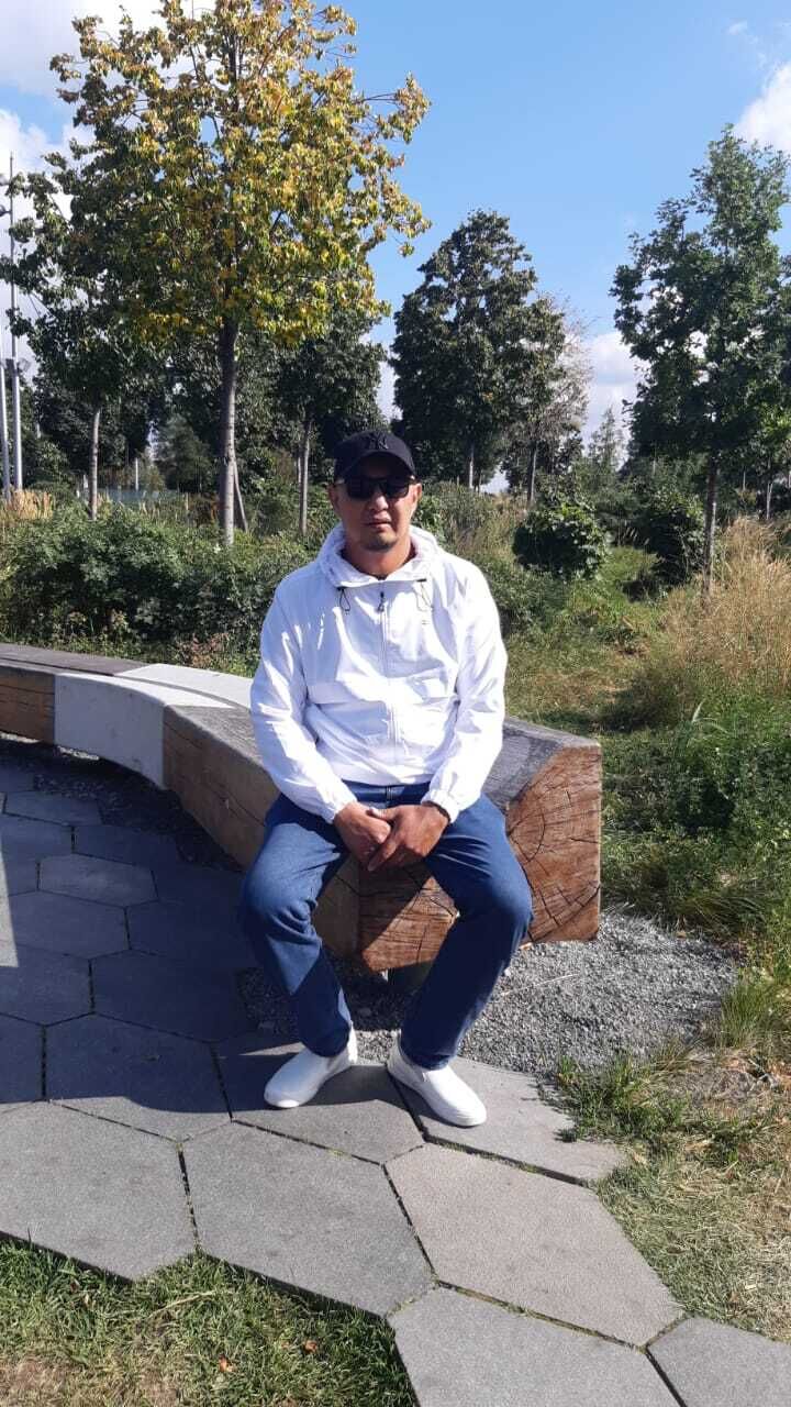  47602639  Miki, 43 ,    
