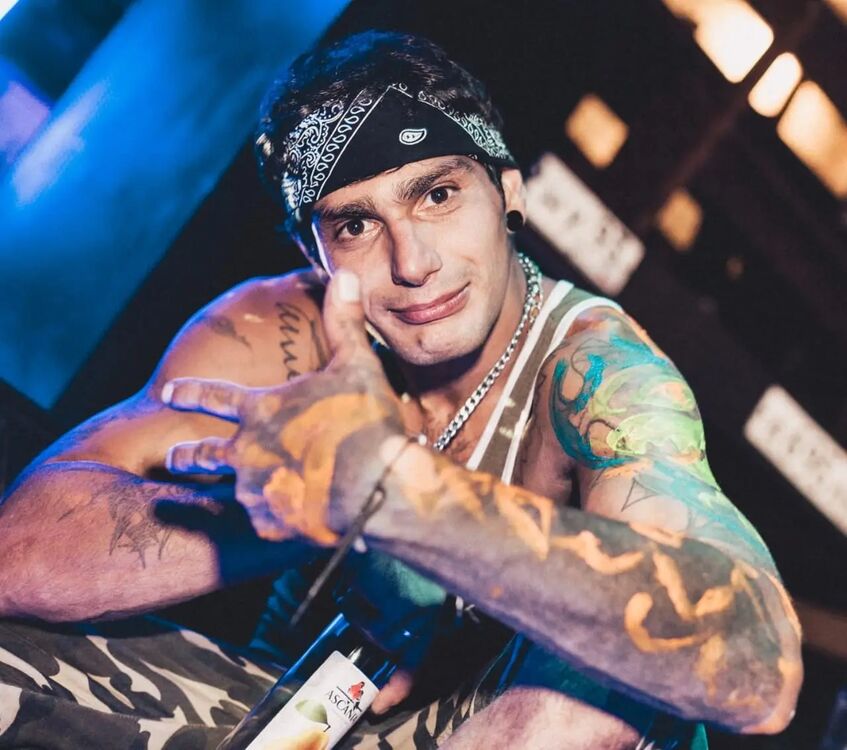  27047249  Daniil, 33 ,    