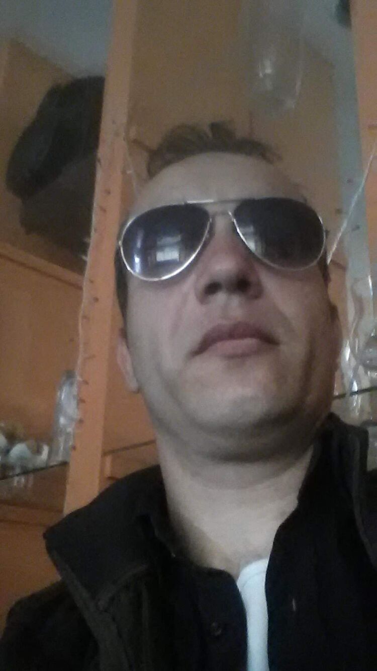  48947969  Arman, 40 ,    