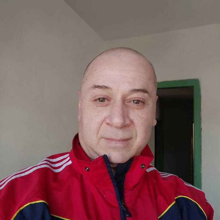  46490459  Dato, 53 ,    