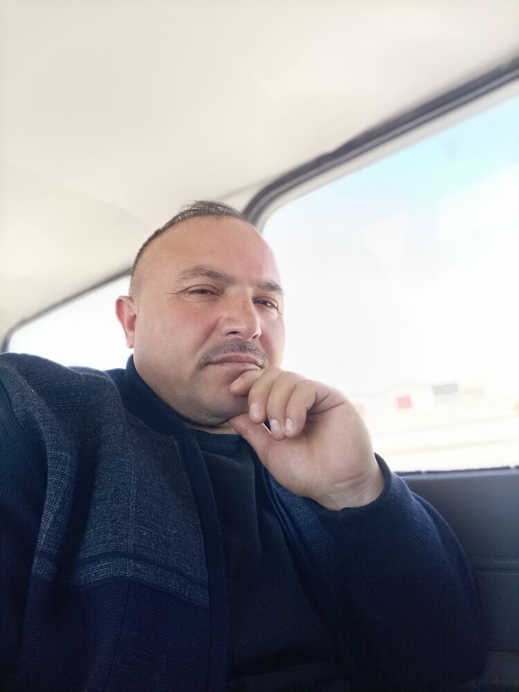  49482719  Ali, 44 ,    