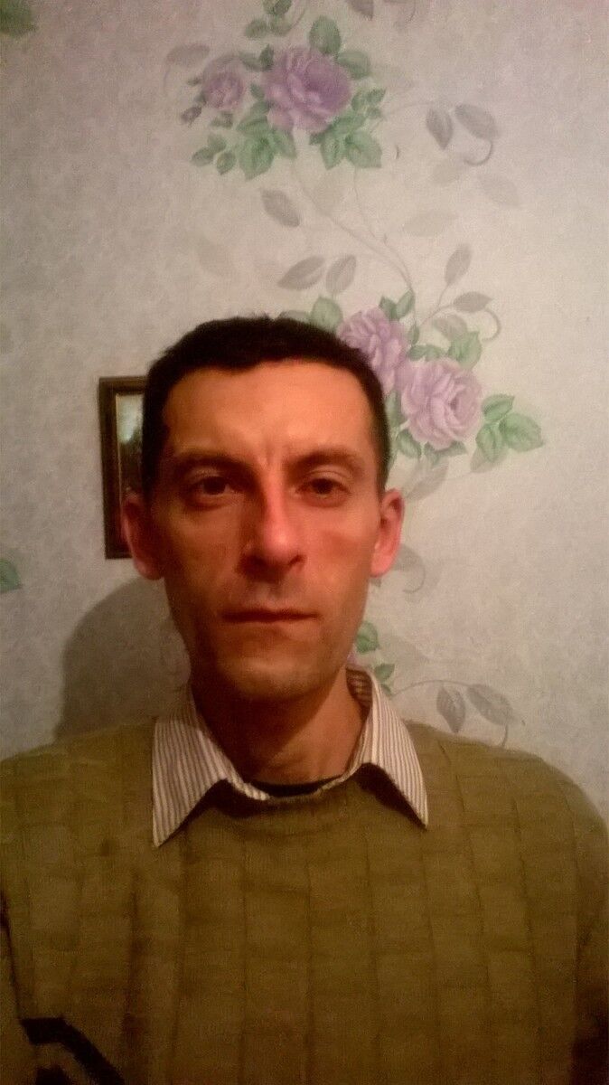  18549429  Dmitri, 32 ,    