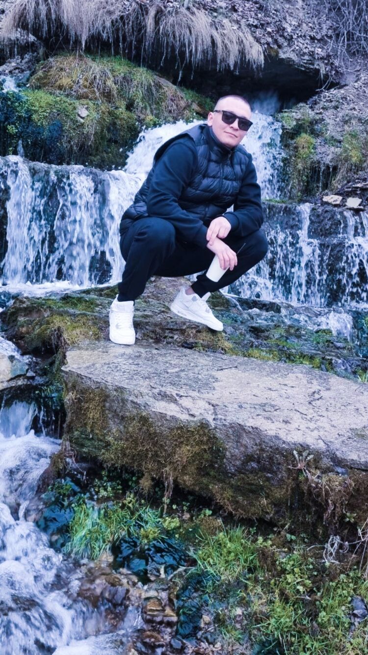  ,   Ilya, 25 ,   ,   , c 