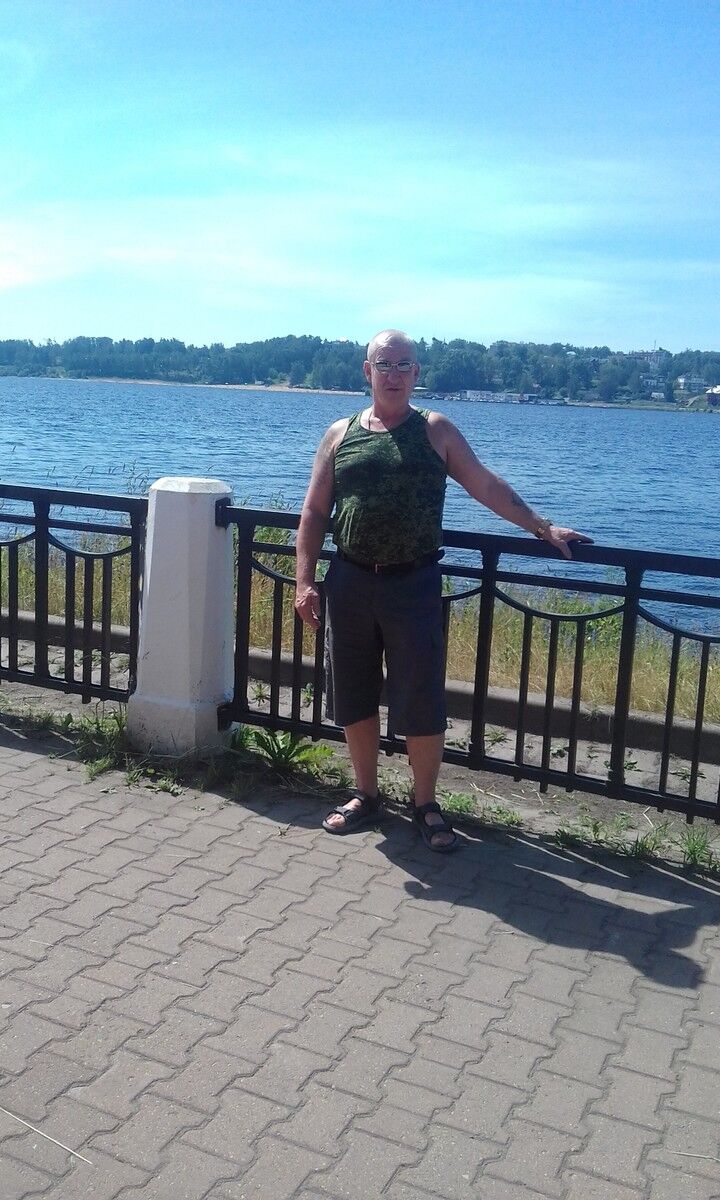  12825979  Leonid, 62 ,    
