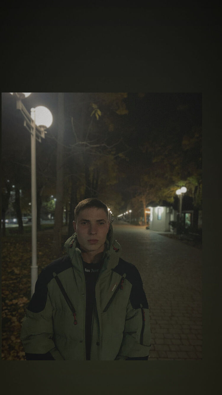  48089749  Andrei, 21 ,    