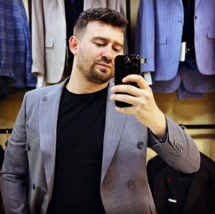  ,   Ali, 32 ,   ,   